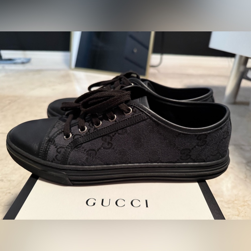 Black Gucci tennis shoes